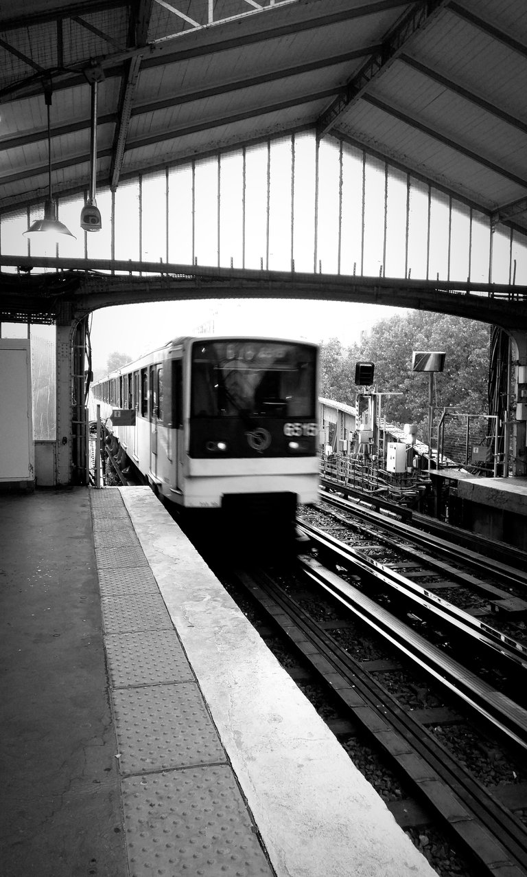 Paris, métro ligne 6 @ Glacière