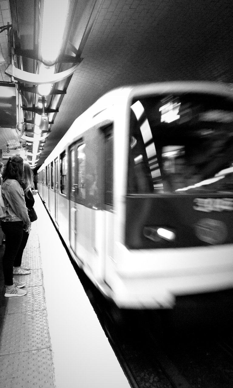 Paris, métro ligne 12 @ Montparnasse