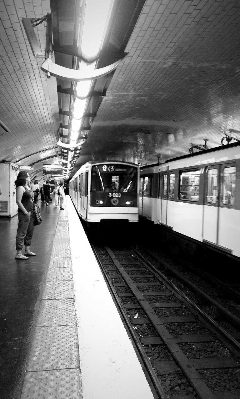 Paris, métro ligne 12 @ Montparnasse