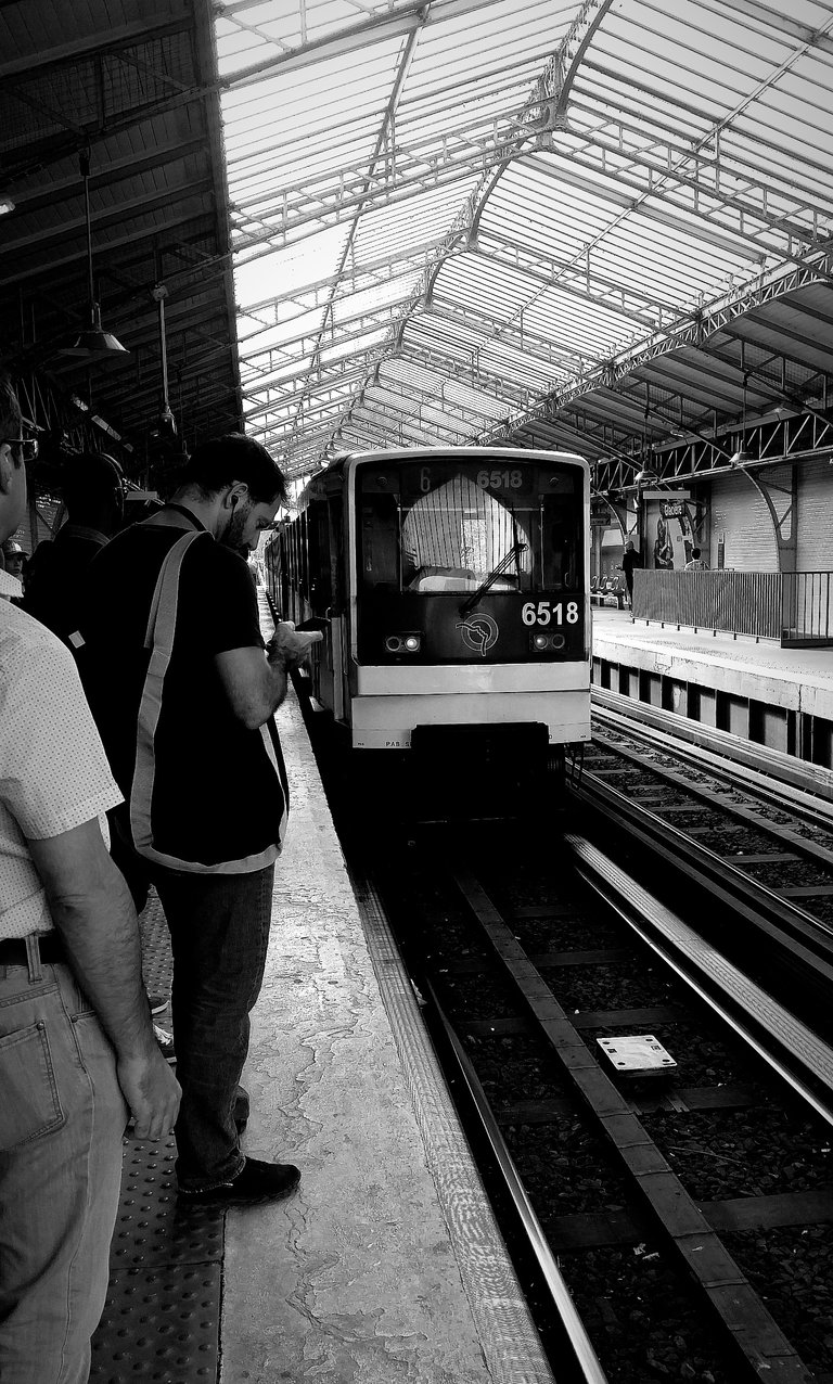 Paris, métro ligne 6 @ Glacière