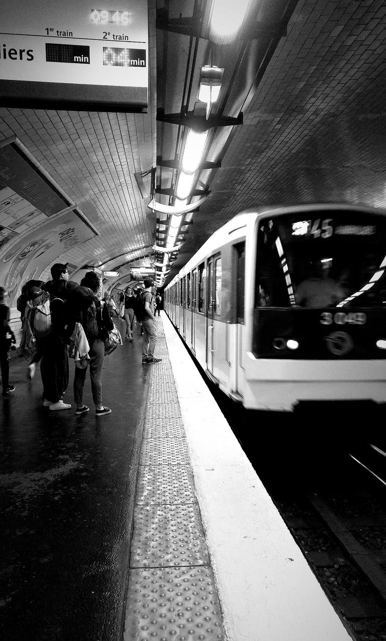 Paris, métro ligne 12 @ station Montparnasse-Bienvenüe