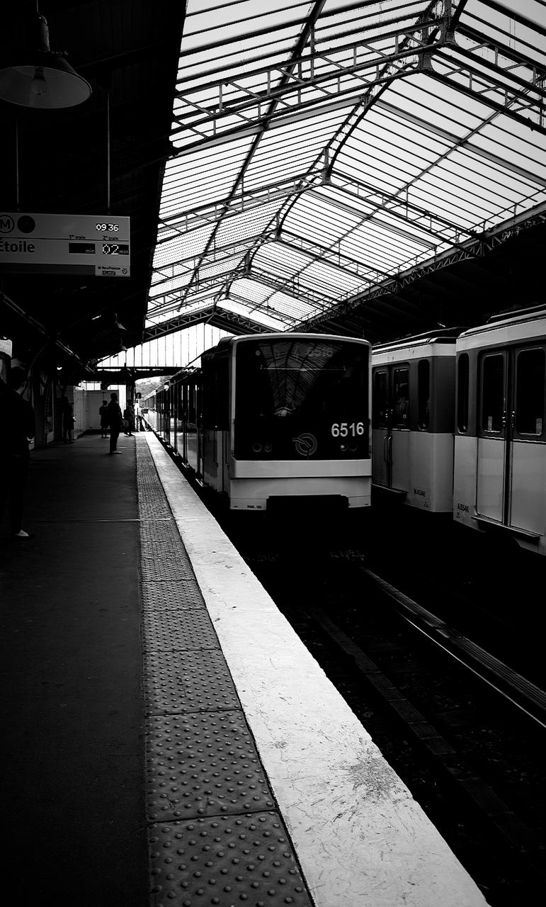 Paris, métro ligne 6 @ station Glacière
