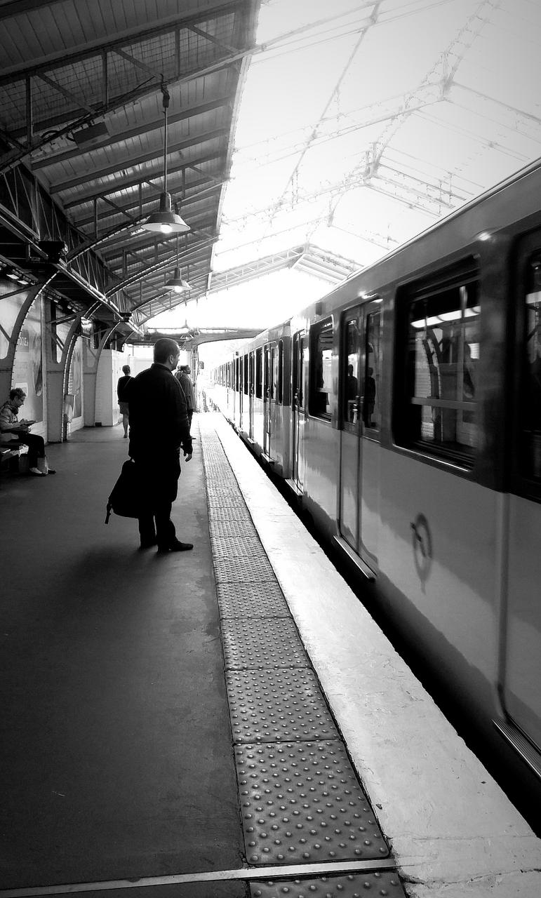 Paris, métro ligne 6 @ station Glacière