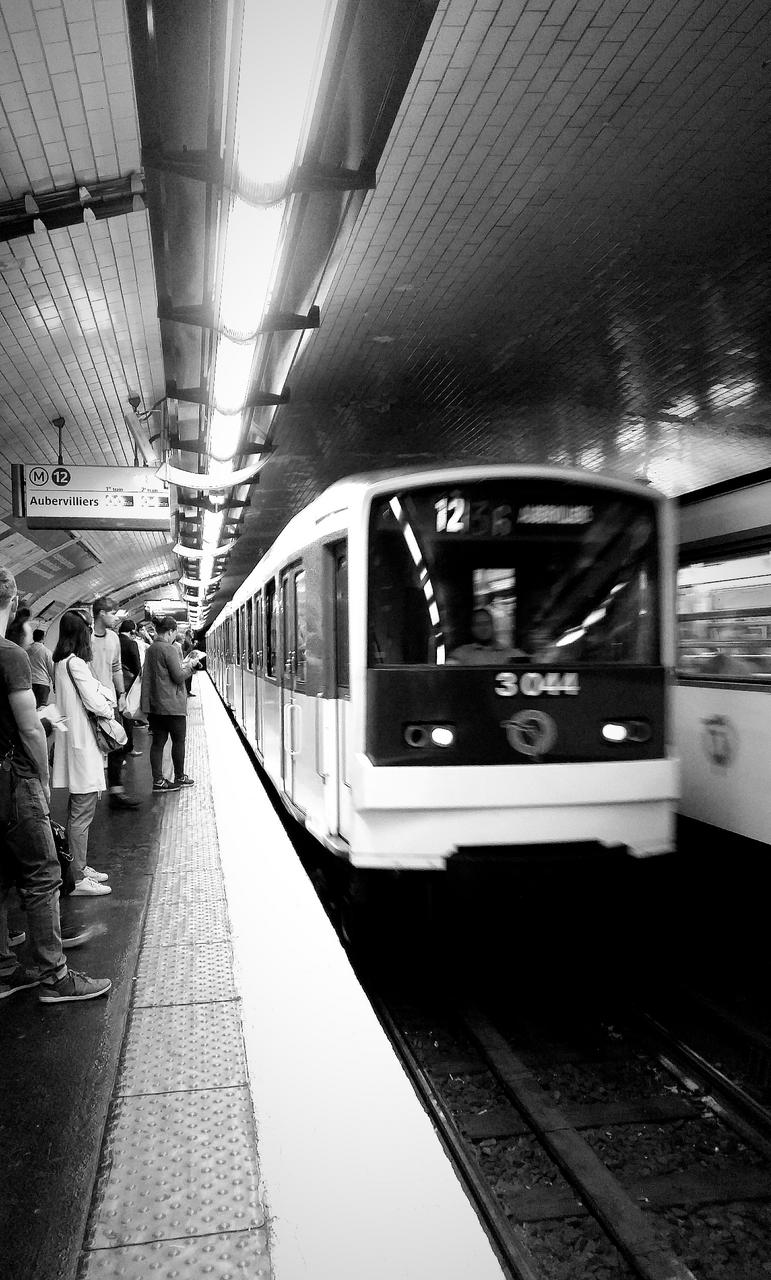 Paris, métro ligne 12 @ station Montparnasse-Bienvenüe