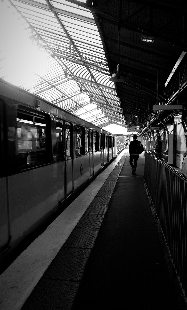 Paris, métro ligne 6 @ station Glacière