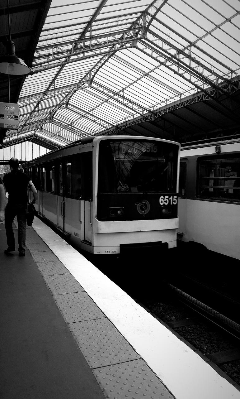 Paris, métro ligne 6 @ station Glacière