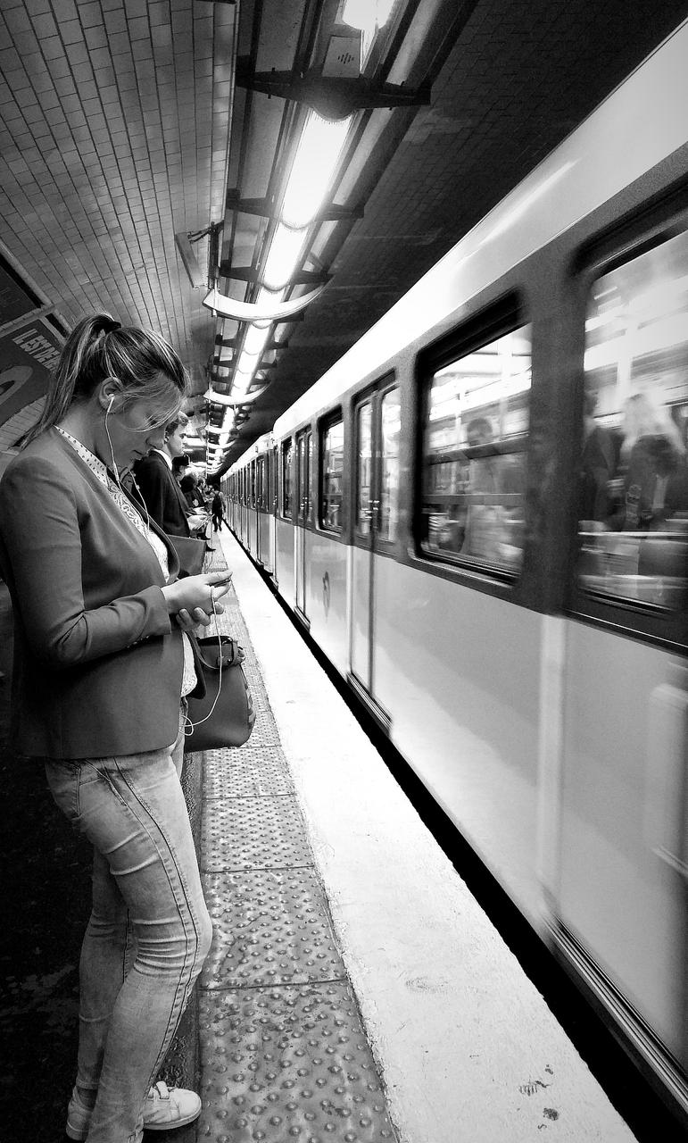 Paris, métro ligne 12 @ station Montparnasse-Bienvenüe
