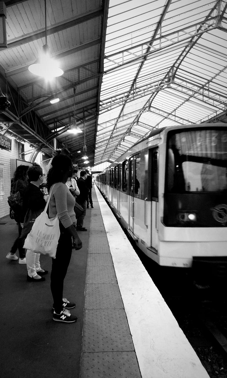 Paris, métro ligne 6 @ station Glacière