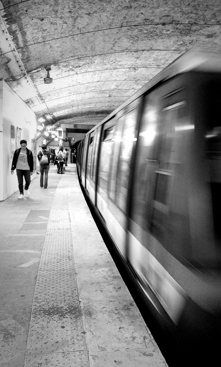 Paris, métro ligne 4 @ station Denfert-Rochereau