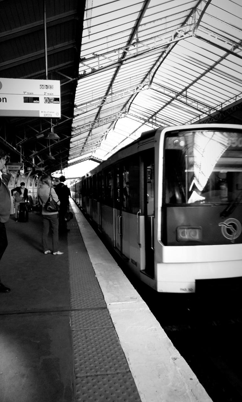 Paris, métro ligne 6 @ station Glacière