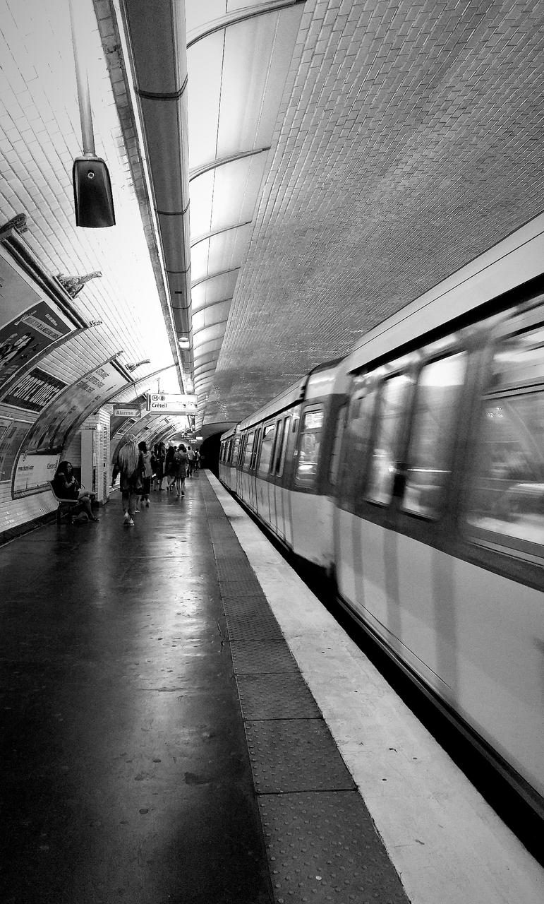 Paris, métro ligne 8 @ station Porte-Dorée