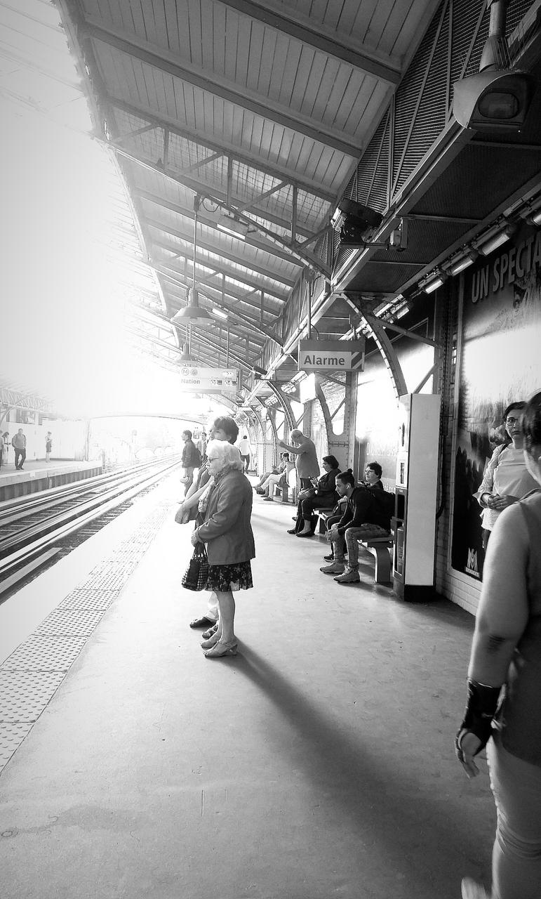 Paris, métro ligne 6 @ station Glacière