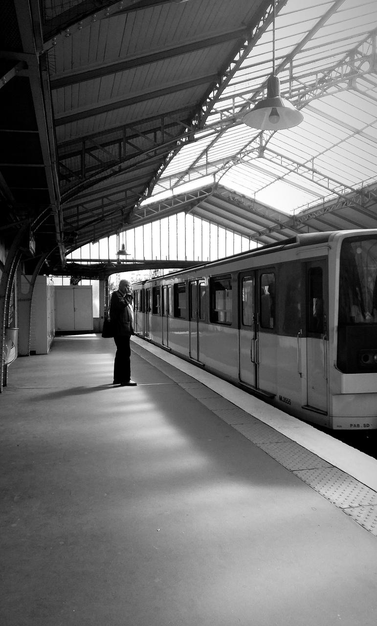 Paris, métro ligne 6 @ station Glacière