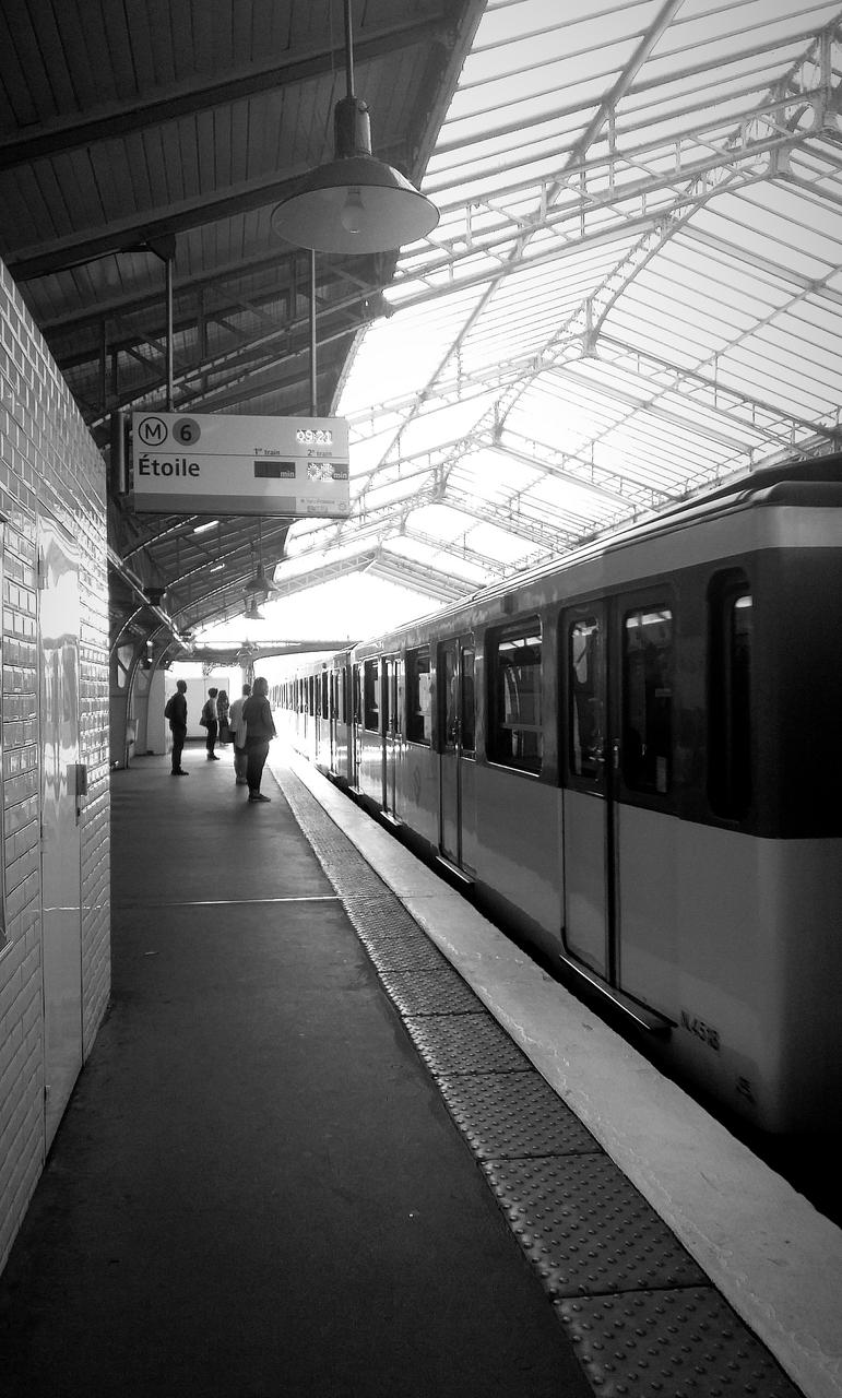 Paris, métro ligne 6 @ station Glacière