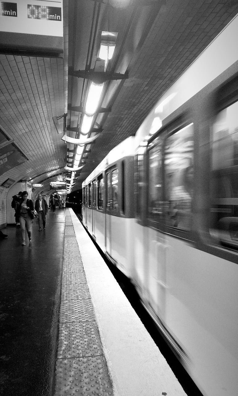 Paris, métro ligne 12 @ station Montparnasse-Bienvenüe
