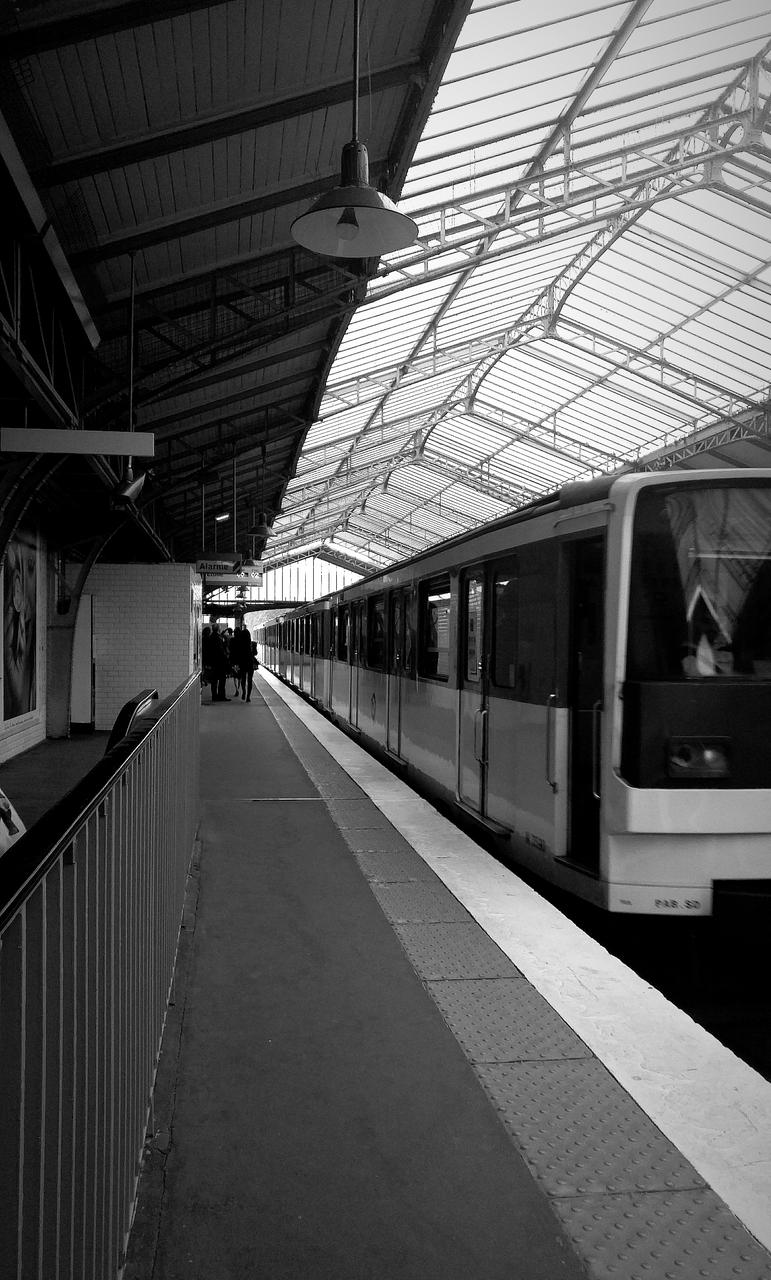 Paris, métro ligne 6 @ station Glacière