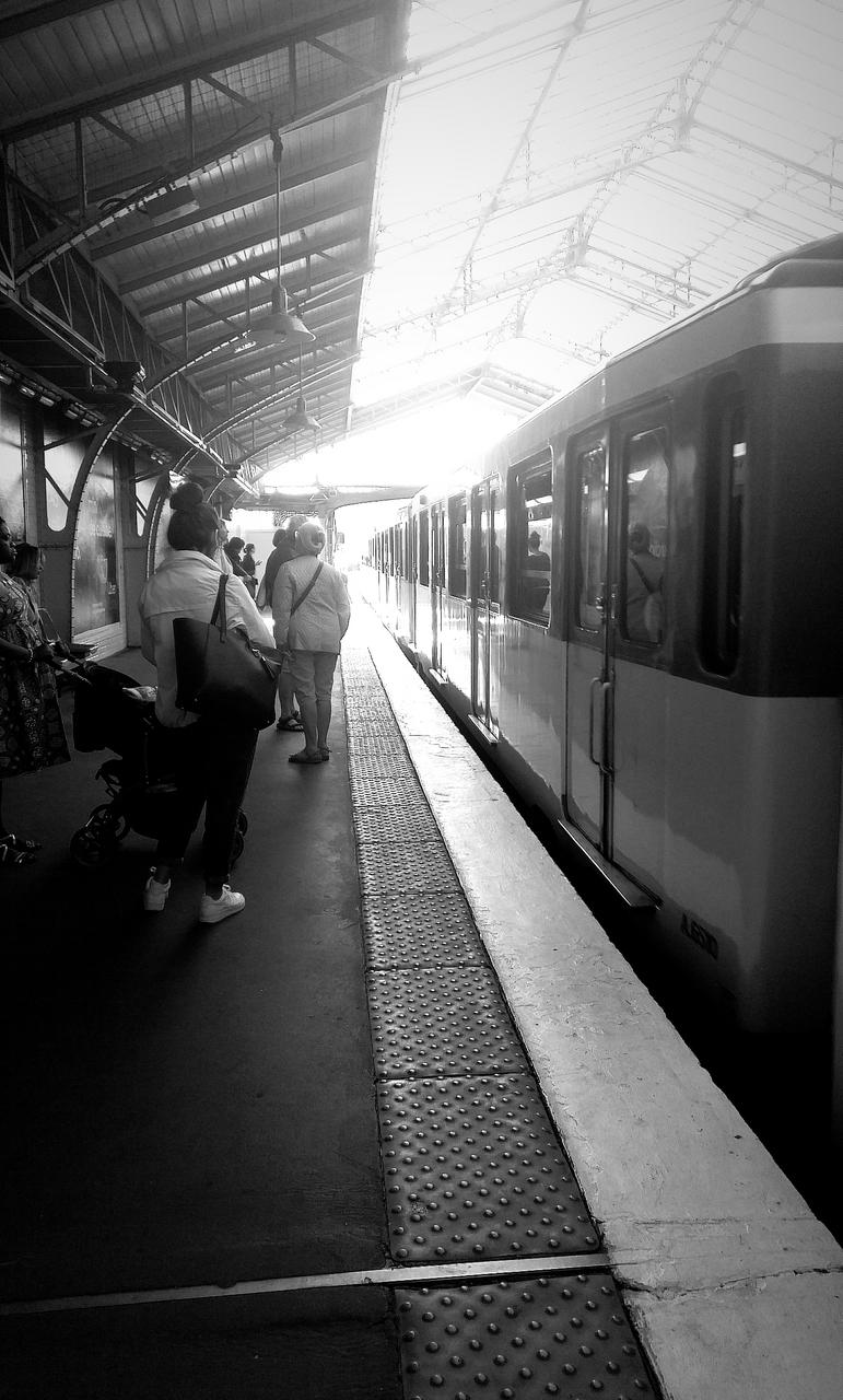 Paris, métro ligne 6 @ station Glacière