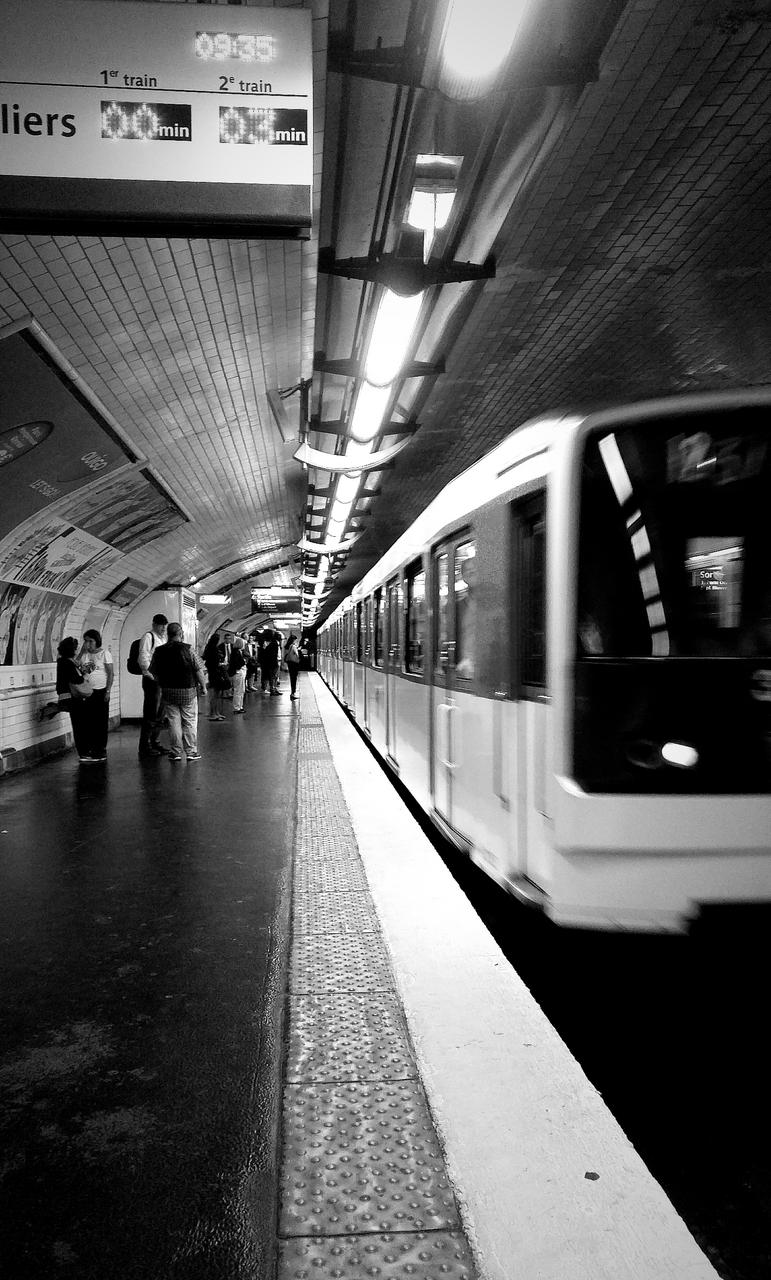 Paris, métro ligne 12 @ station Montparnasse-Bienvenüe