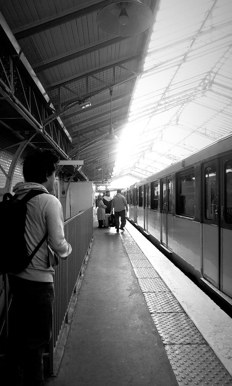 Paris, métro ligne 6 @ station Glacière