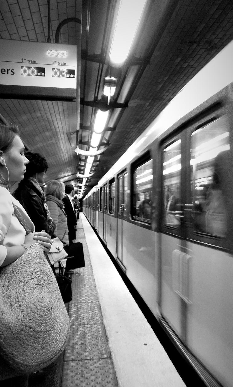Paris, métro ligne 12 @ station Montparnasse-Bienvenüe