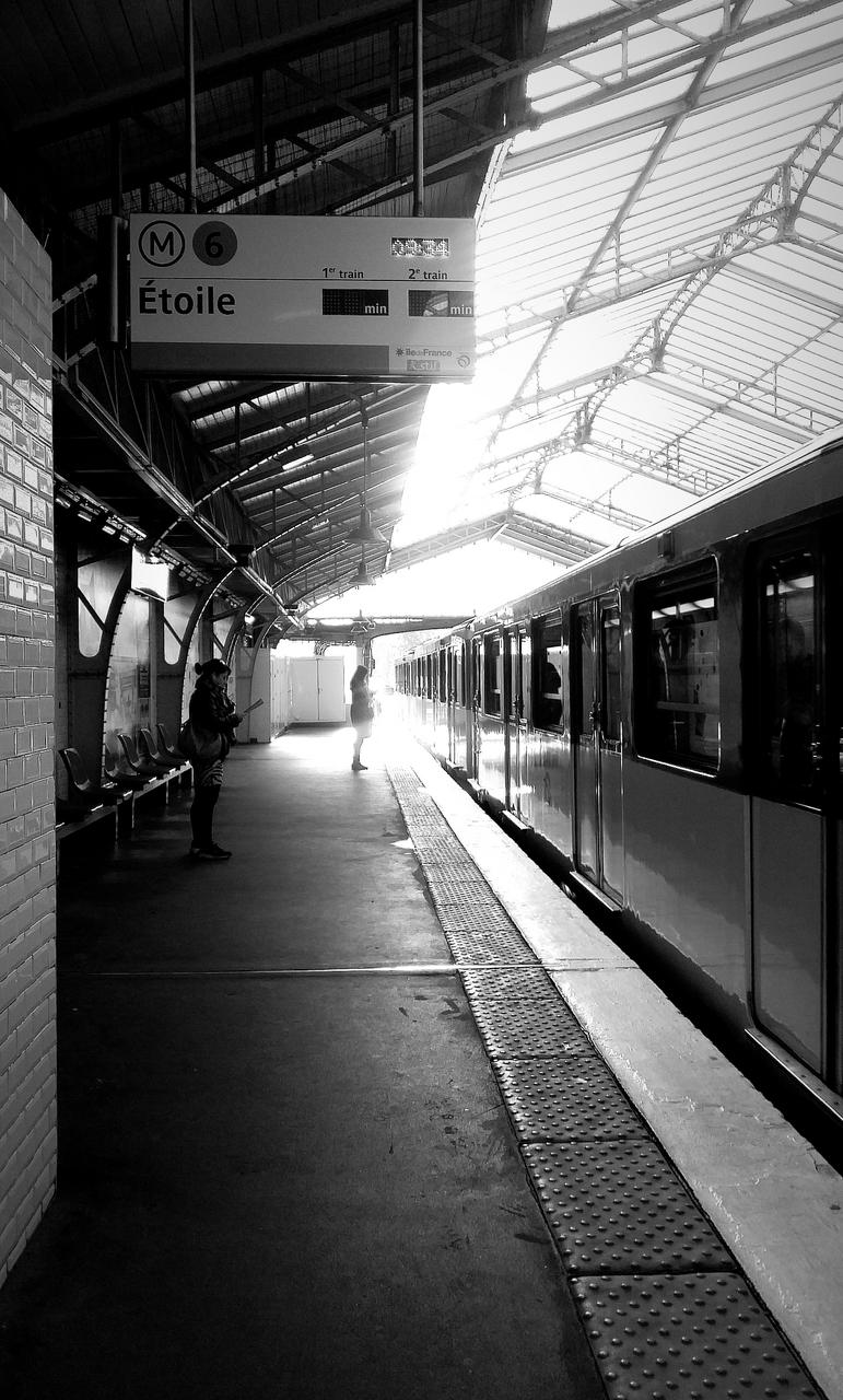 Paris, métro ligne 6 @ station Glacière