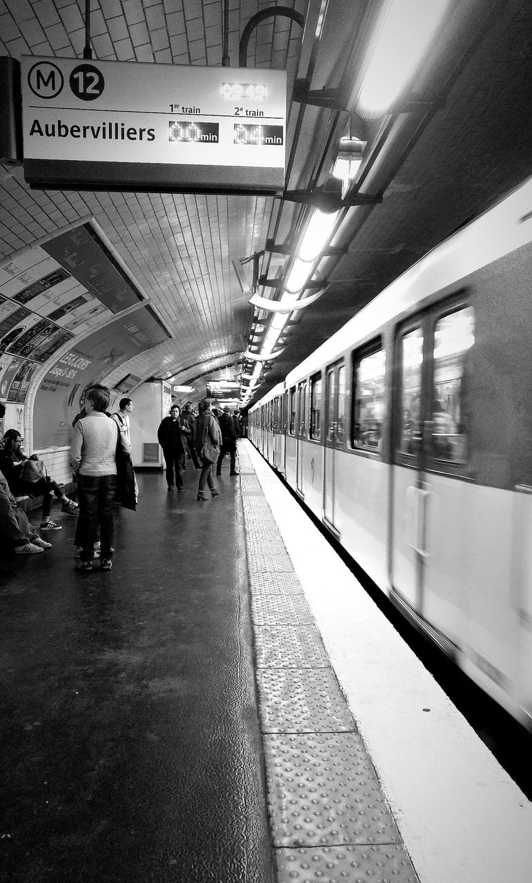 Paris, métro ligne 12 @ station Montparnasse-Bienvenüe