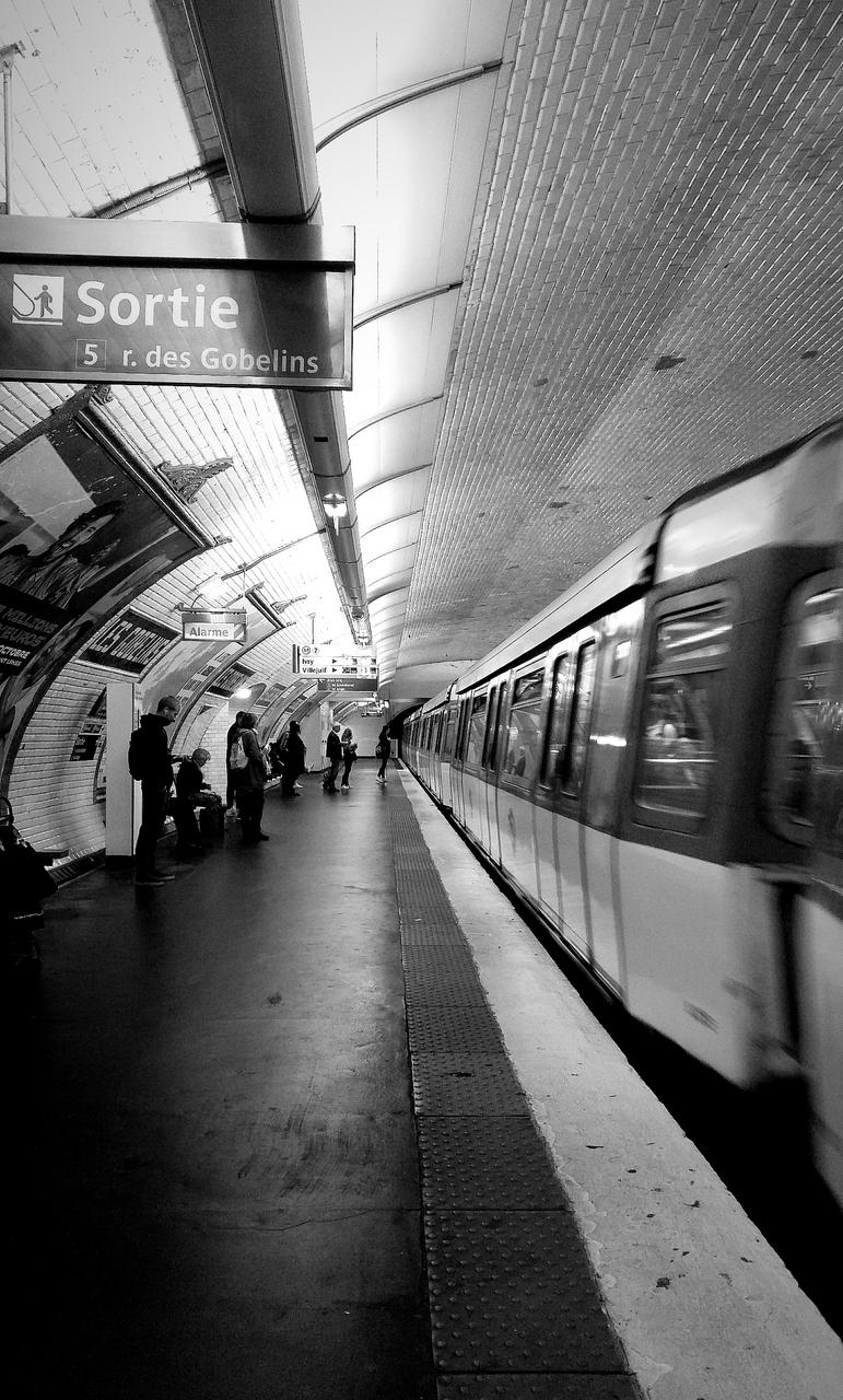 Paris, métro ligne 7 @ station Les Gobelins