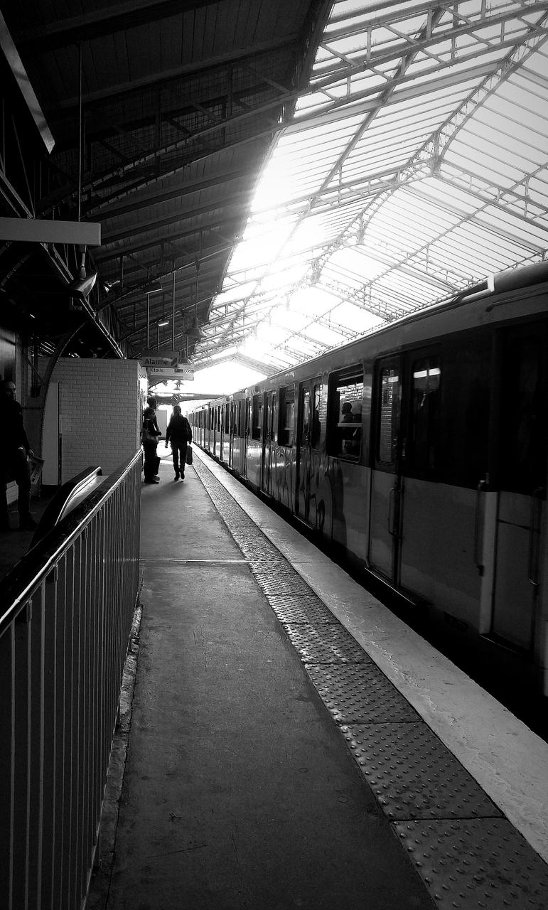 Paris, métro ligne 6 @ station Glacière