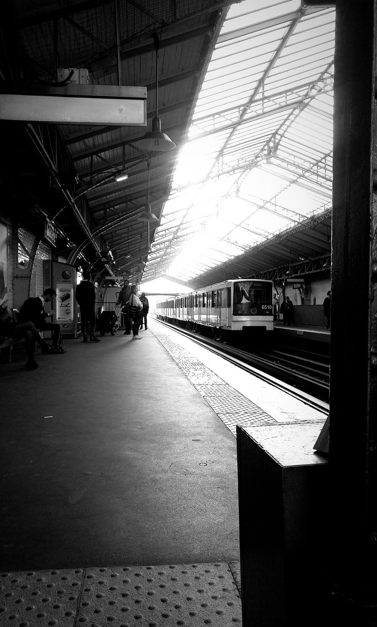 Paris, métro ligne 6 @ station Glacière