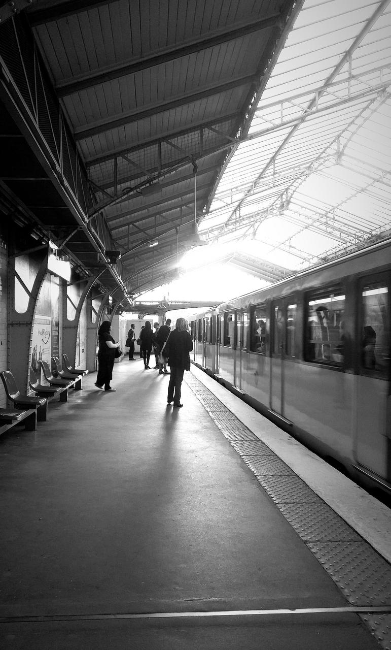 Paris, métro ligne 6 @ station Glacière