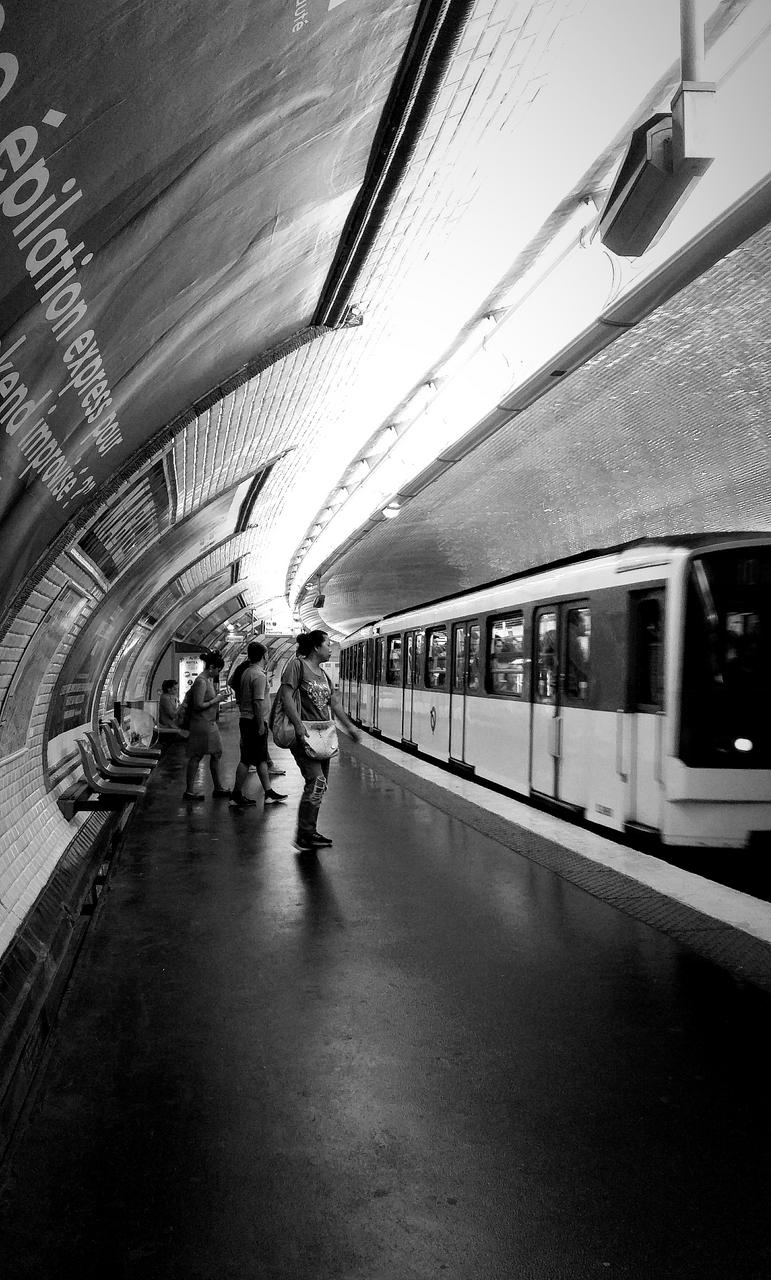 Paris, métro ligne 10 @ station Mabillon