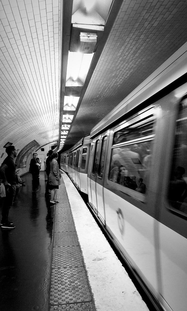Paris, métro ligne 7 @ station Jussieu