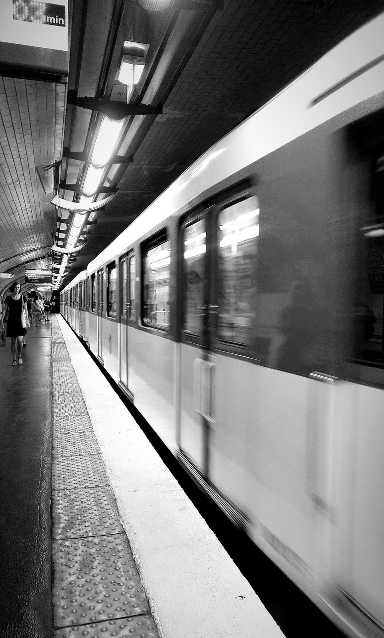 Paris, métro ligne 12 @ station Montparnasse-Bienvenüe