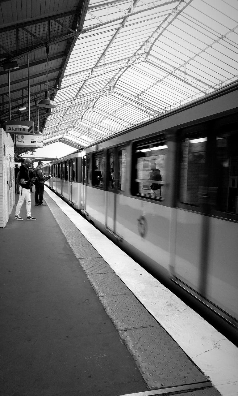 Paris, métro ligne 6 @ station Glacière