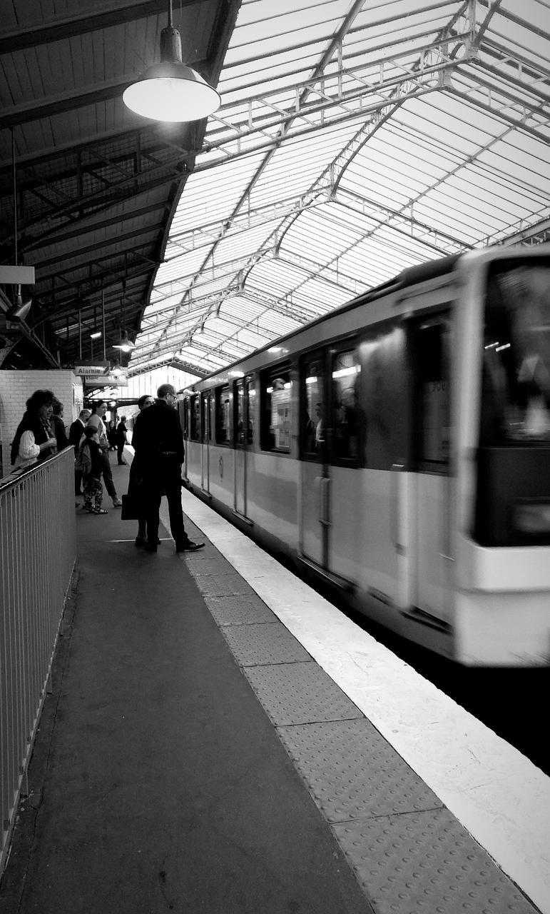 Paris, métro ligne 6 @station Glacière