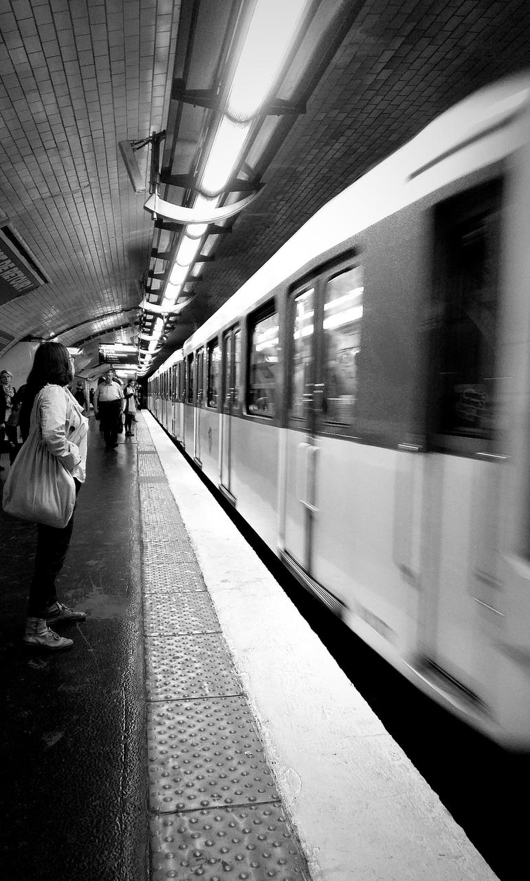 Paris, métro ligne 12 @ station Montparnasse-Bienvenüe