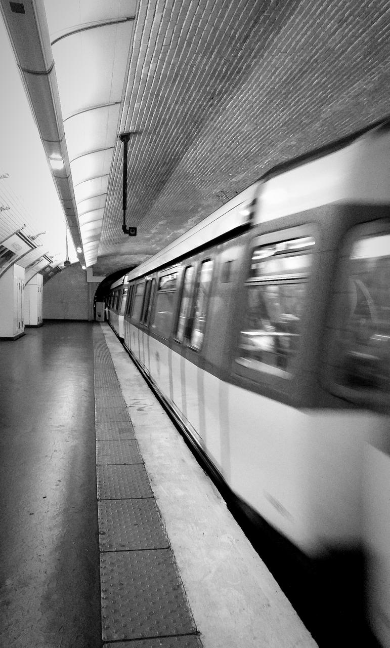 Paris, métro ligne 7 @ station Pont Marie